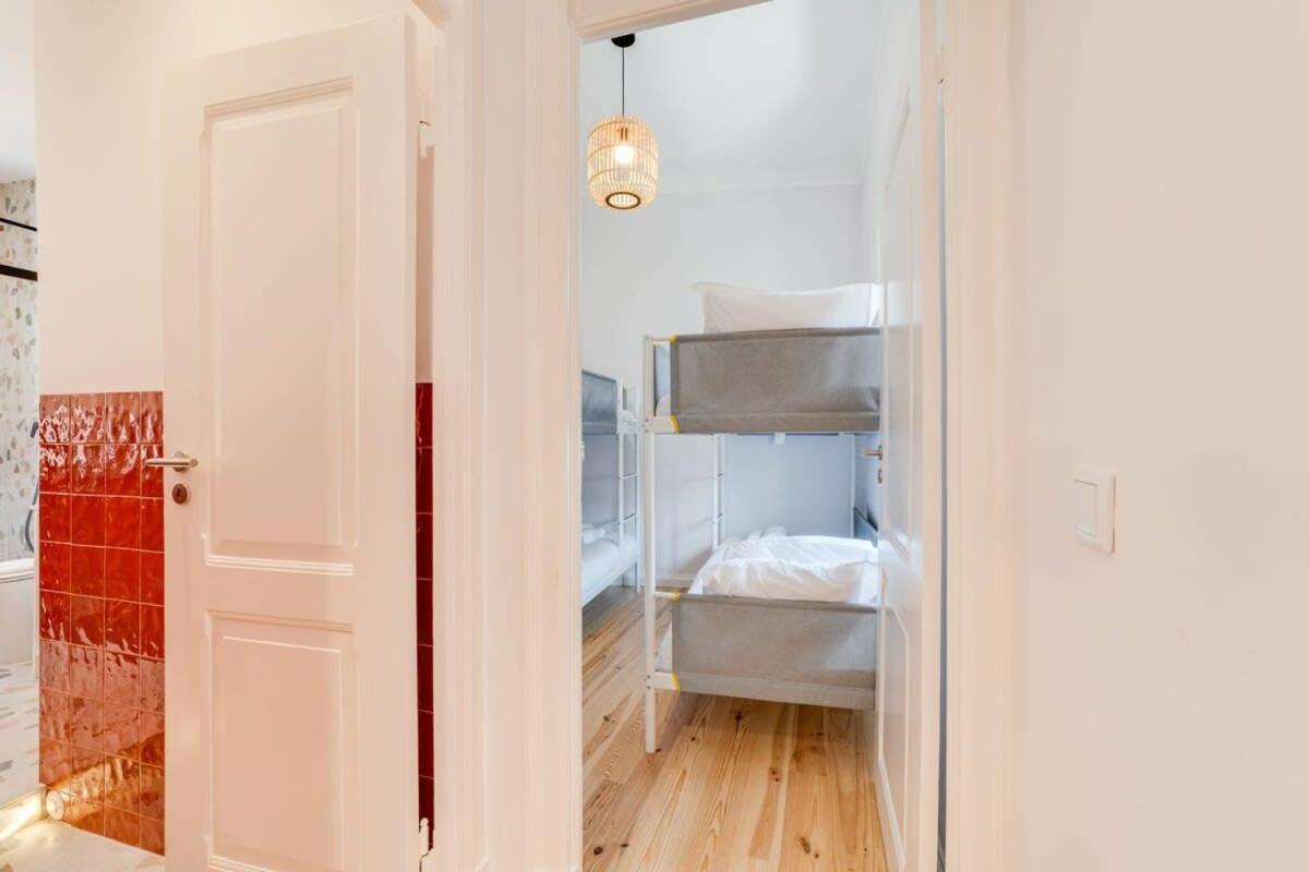 Cozy Coastal Getaway 3Br Apartment In Estoril Exterior photo