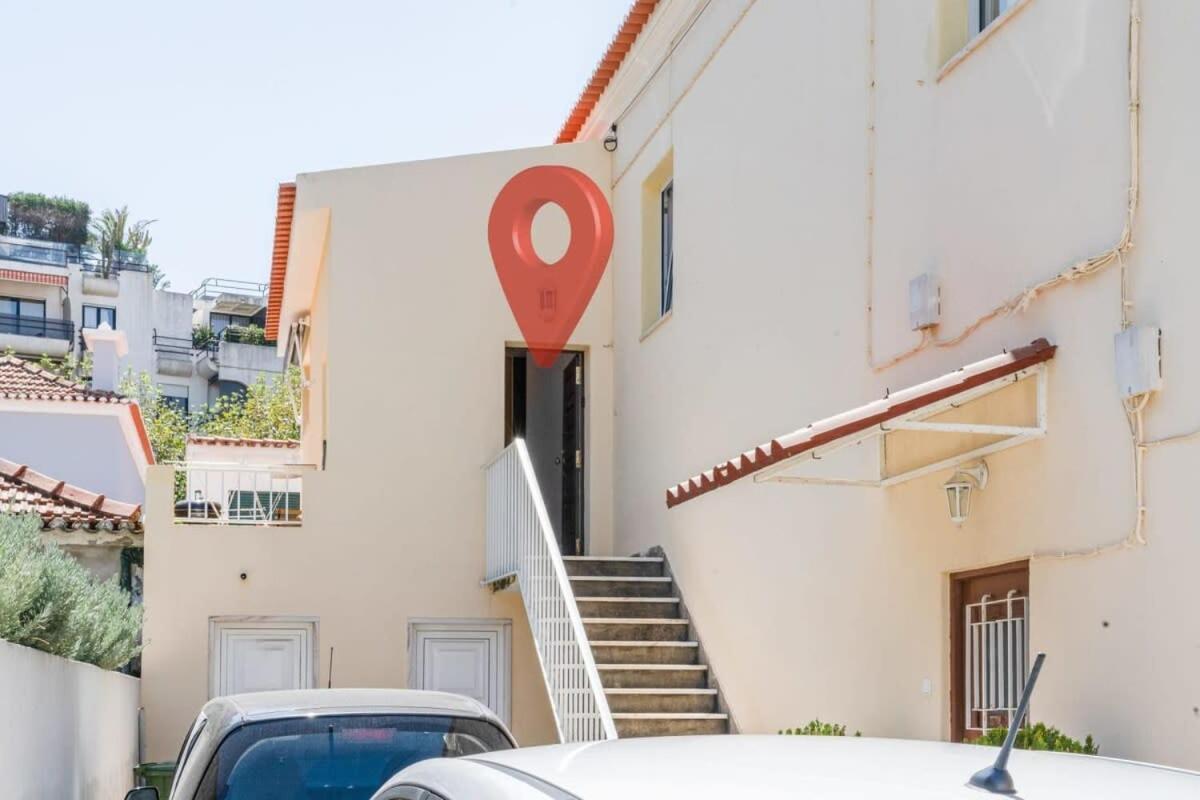 Cozy Coastal Getaway 3Br Apartment In Estoril Exterior photo