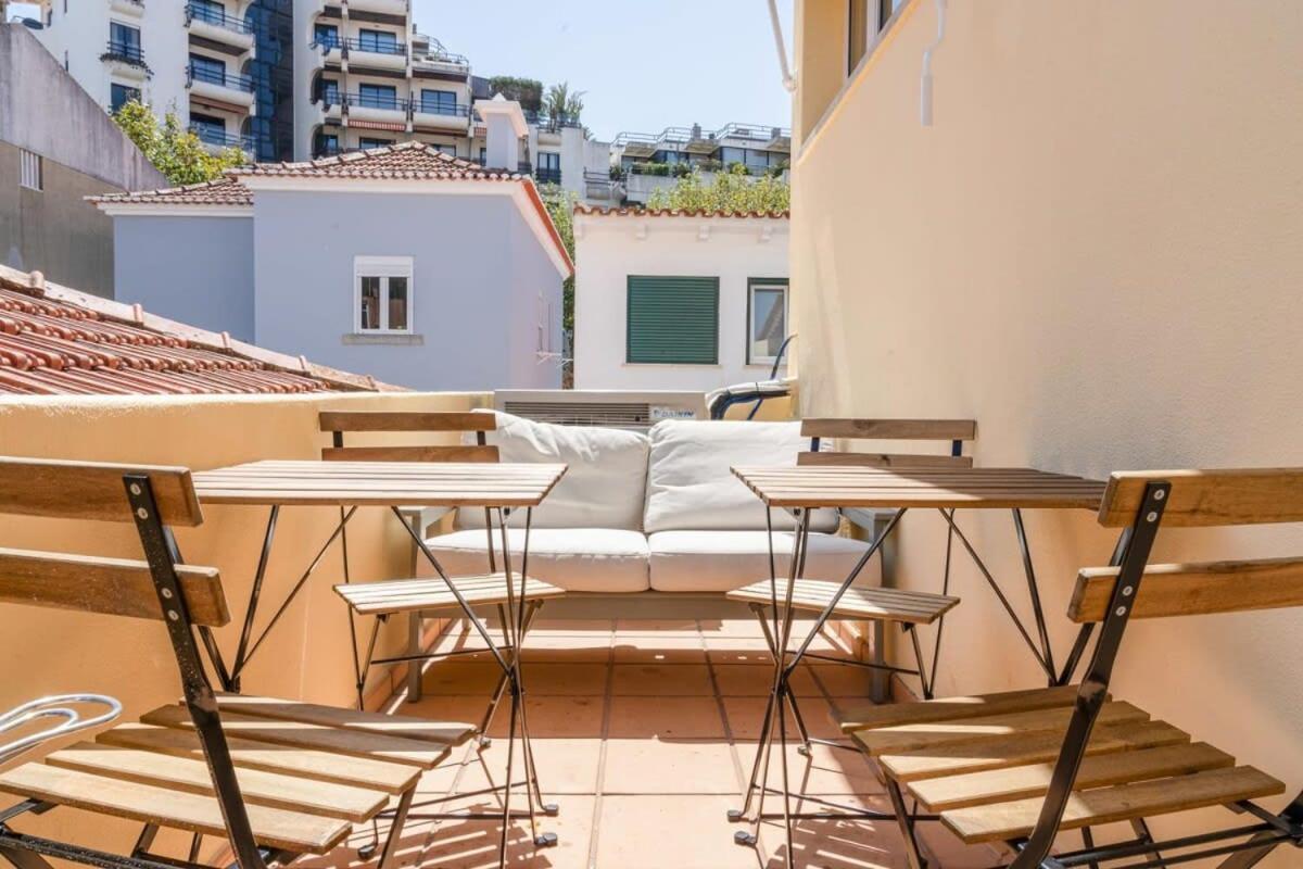 Cozy Coastal Getaway 3Br Apartment In Estoril Exterior photo