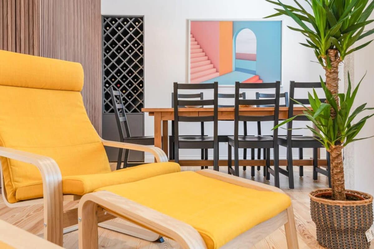 Cozy Coastal Getaway 3Br Apartment In Estoril Exterior photo