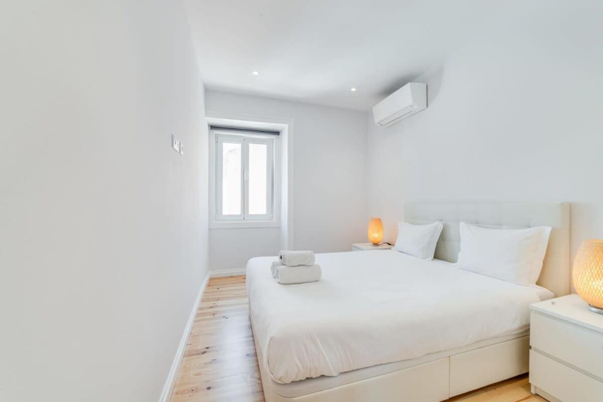 Cozy Coastal Getaway 3Br Apartment In Estoril Exterior photo
