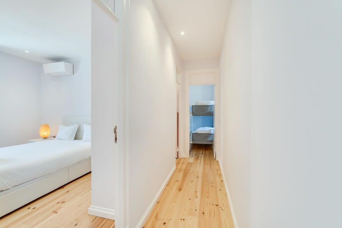 Cozy Coastal Getaway 3Br Apartment In Estoril Exterior photo